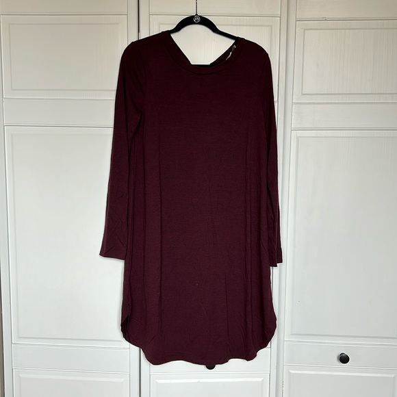 LOFT Dresses & Skirts - Maroon LOFT long sleeve shift dress size M